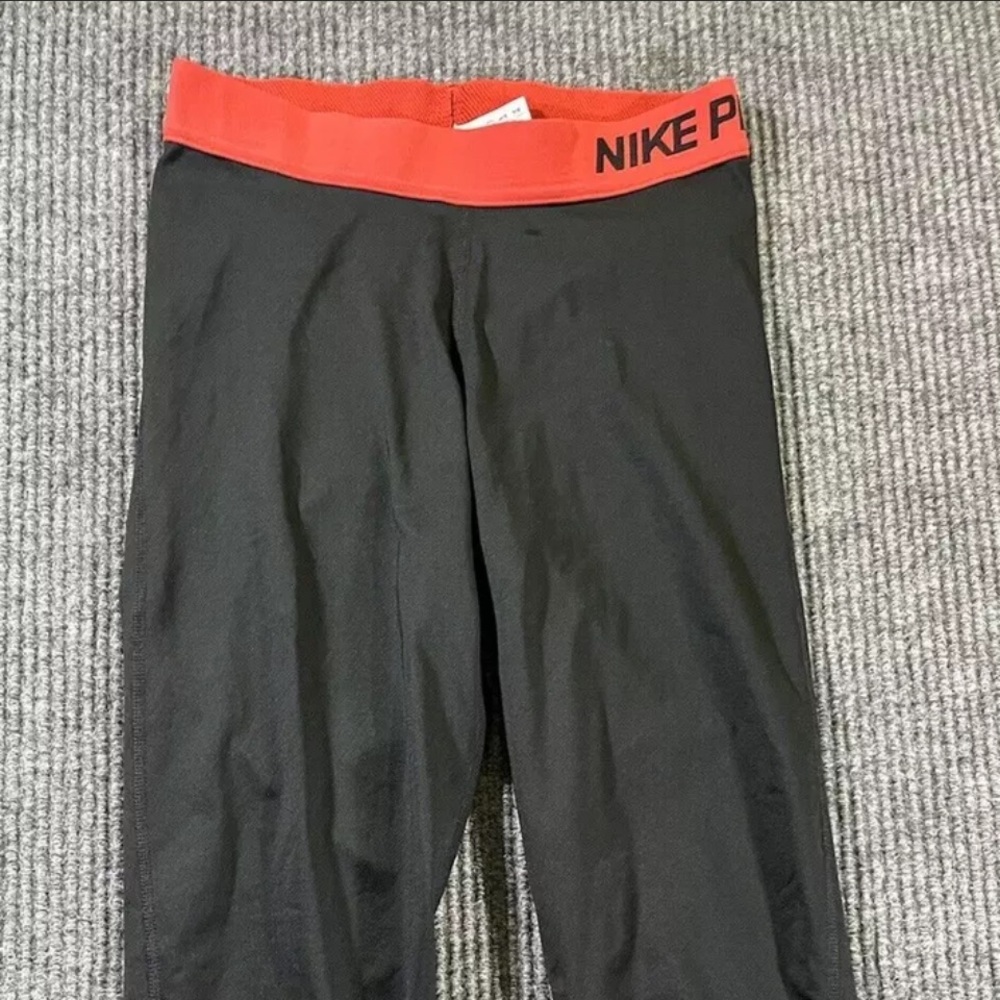 Nike Pro Dri Fit Leggings Women Small Black Red Training Capri Pants